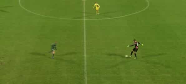 GIF: Slovenian ‘keeper wants to be Manuel Neuer, promptly f**ks it up