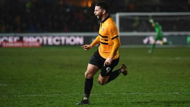 Carlow’s Pádraig Amond scores glorious goal to secure FA Cup upset Carlow’s Pádraig Amond scores glorious goal to secure FA Cup upset