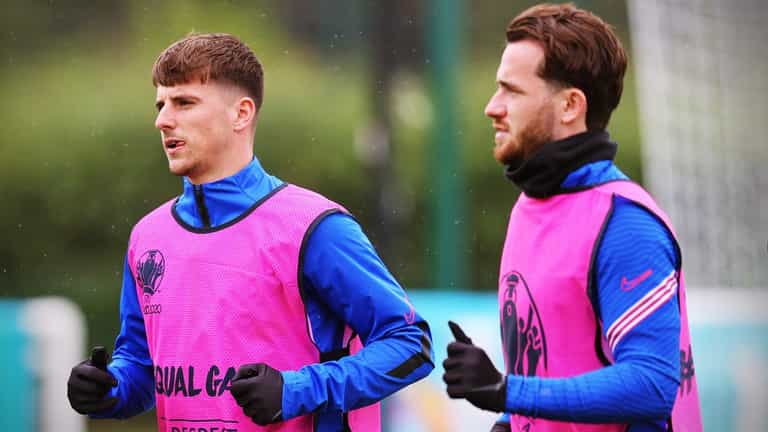 Mason Mount and Ben Chilwell isolating after Billy Gilmour interaction Mason Mount and Ben Chilwell isolating after Billy Gilmour interaction