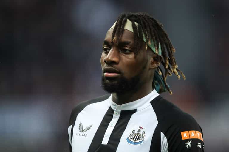 Allan Saint-Maximin pays tremendous, heartfelt tribute to Steve Bruce after sacking Allan Saint-Maximin pays tremendous, heartfelt tribute to Steve Bruce after sacking