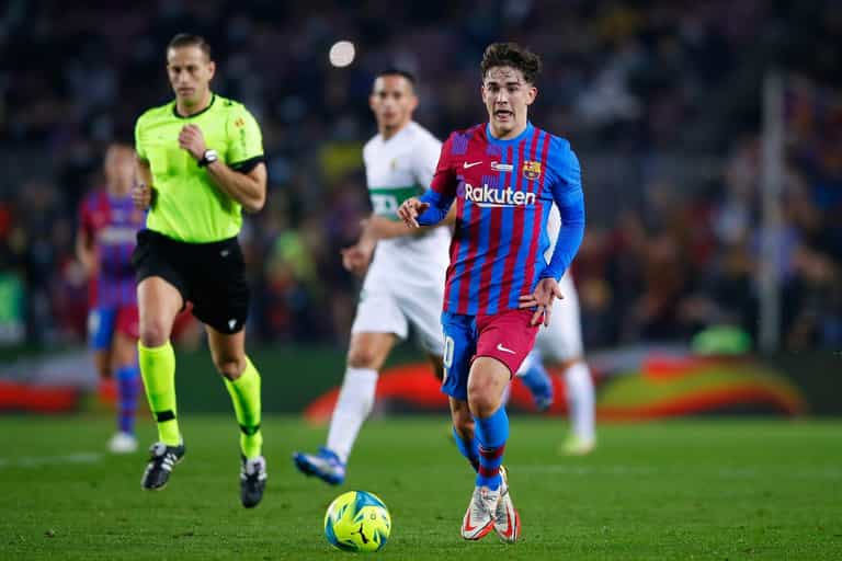 Why does Barcelona midfielder Gavi play with his laces undone?