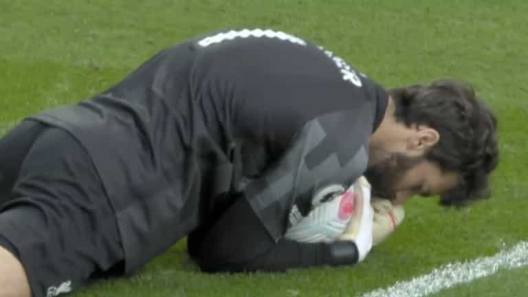 Alisson trolls Jordan Pickford during Liverpool’s Merseyside derby win over Everton Alisson trolls Jordan Pickford during Liverpool’s Merseyside derby win over Everton