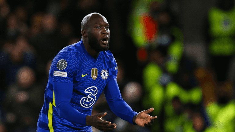 Jamie Carragher and Micah Richards disagree over Romelu Lukaku’s Chelsea troubles