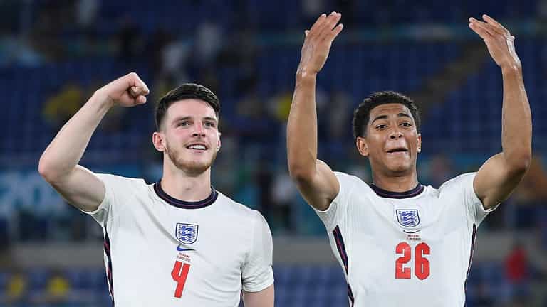 Jamie Carragher tells Man United targets Declan Rice and Jude Bellingham to ‘run a mile’ Jamie Carragher tells Man United targets Declan Rice and Jude Bellingham to ‘run a mile’
