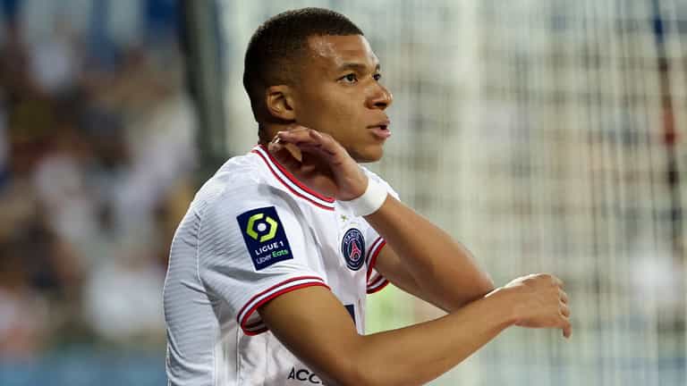 Florentino Perez tells Real Madrid squad of Kylian Mbappe transfer U-turn Florentino Perez tells Real Madrid squad of Kylian Mbappe transfer U-turn