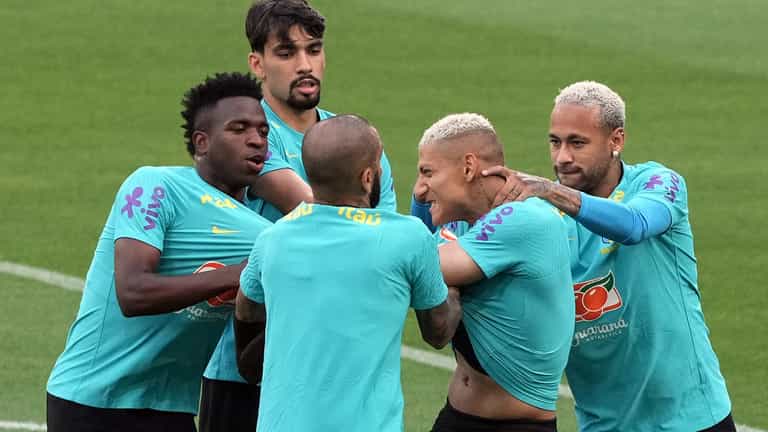 Richarlison and Vinicius ‘separated by Brazil teammates after training fight’ Richarlison and Vinicius ‘separated by Brazil teammates after training fight’