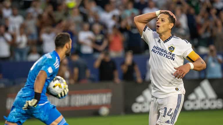 Javier Hernandez apologises for embarrassing failed Panenka penalty Javier Hernandez apologises for embarrassing failed Panenka penalty
