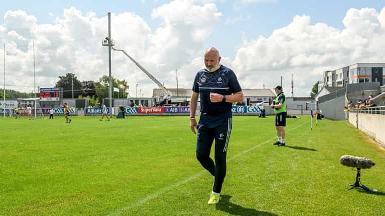 Kildare boss Glenn Ryan facing two lengthy bans for referee incidents Kildare boss Glenn Ryan facing two lengthy bans for referee incidents