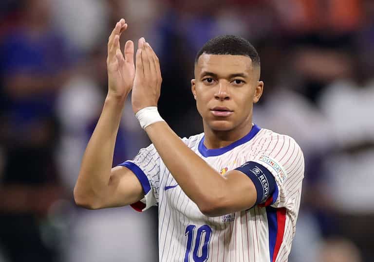 Kylian Mbappe set to buy football club Kylian Mbappe set to buy football club