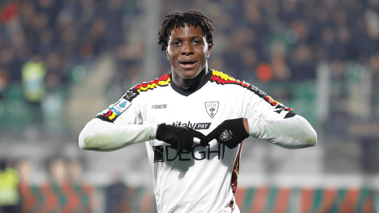 Man United in talks with young star who could solve problem position
