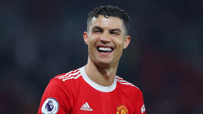 Manchester United ‘hold back’ special Cristiano Ronaldo advert, but show him in new kit Manchester United ‘hold back’ special Cristiano Ronaldo advert, but show him in new kit