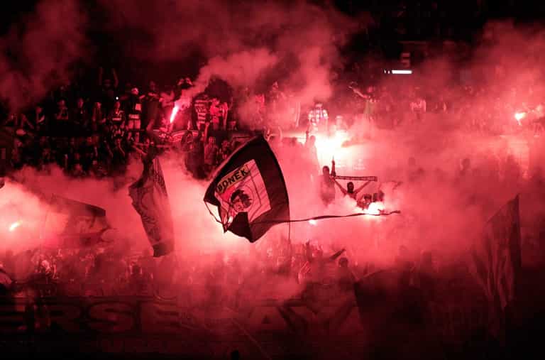 Hundreds killed after riot breaks out at football match