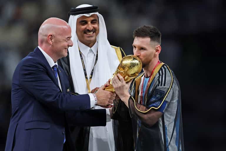 The meaning behind ‘robe’ that was put on Messi for World Cup ceremony The meaning behind ‘robe’ that was put on Messi for World Cup ceremony