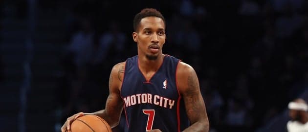 VINE: Absolutely sublime fake behind-the-back pass by Brandon Jennings bamboozles the Wizards