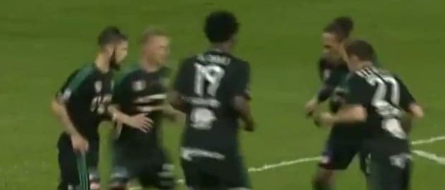 VIDEO: This corner kick routine is both the best and worst set-piece of all time