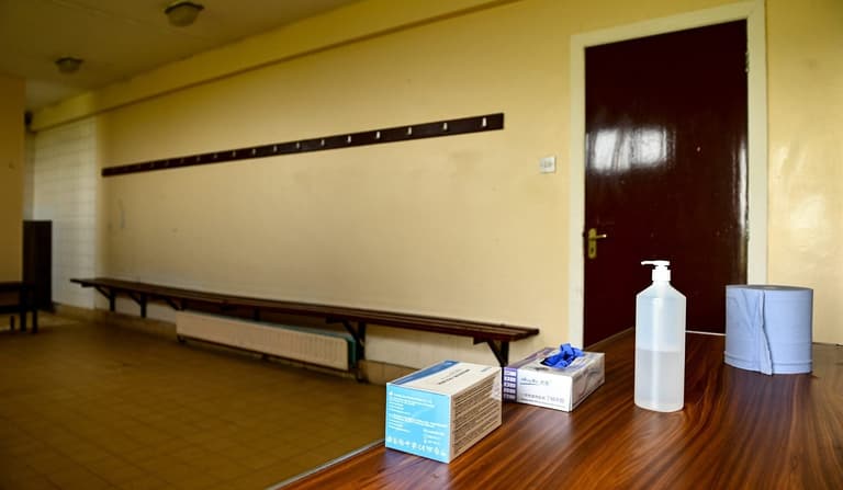GAA dressing rooms are set to reopen but water breaks will stay GAA dressing rooms are set to reopen but water breaks will stay