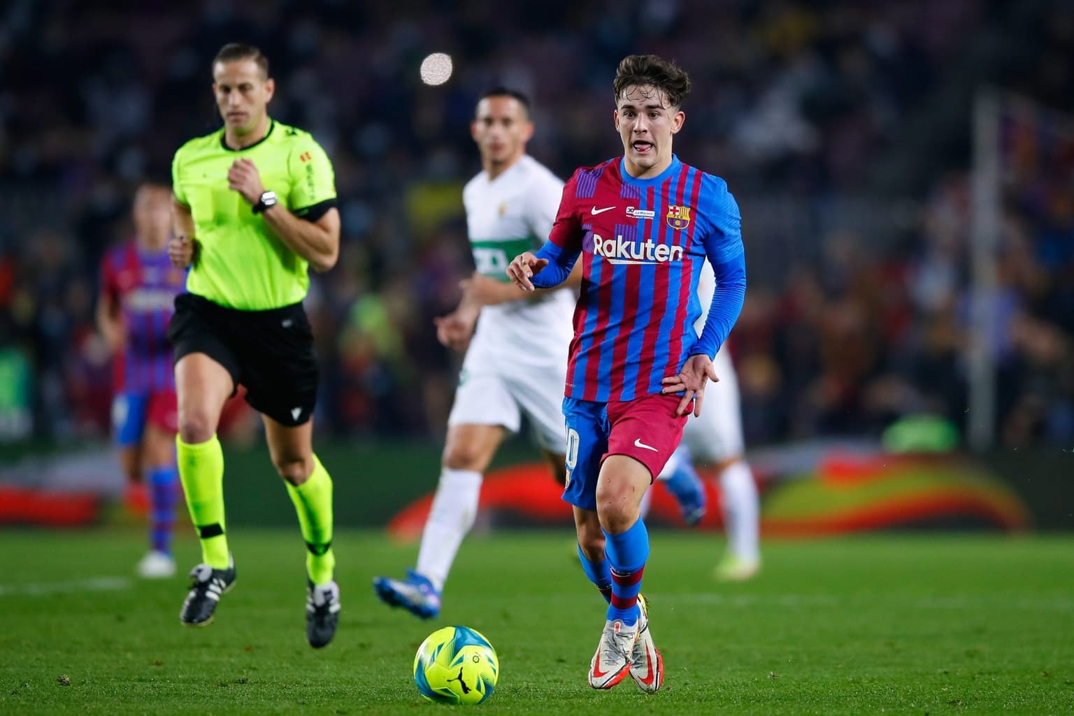 Why does Barcelona midfielder Gavi play with his laces undone?