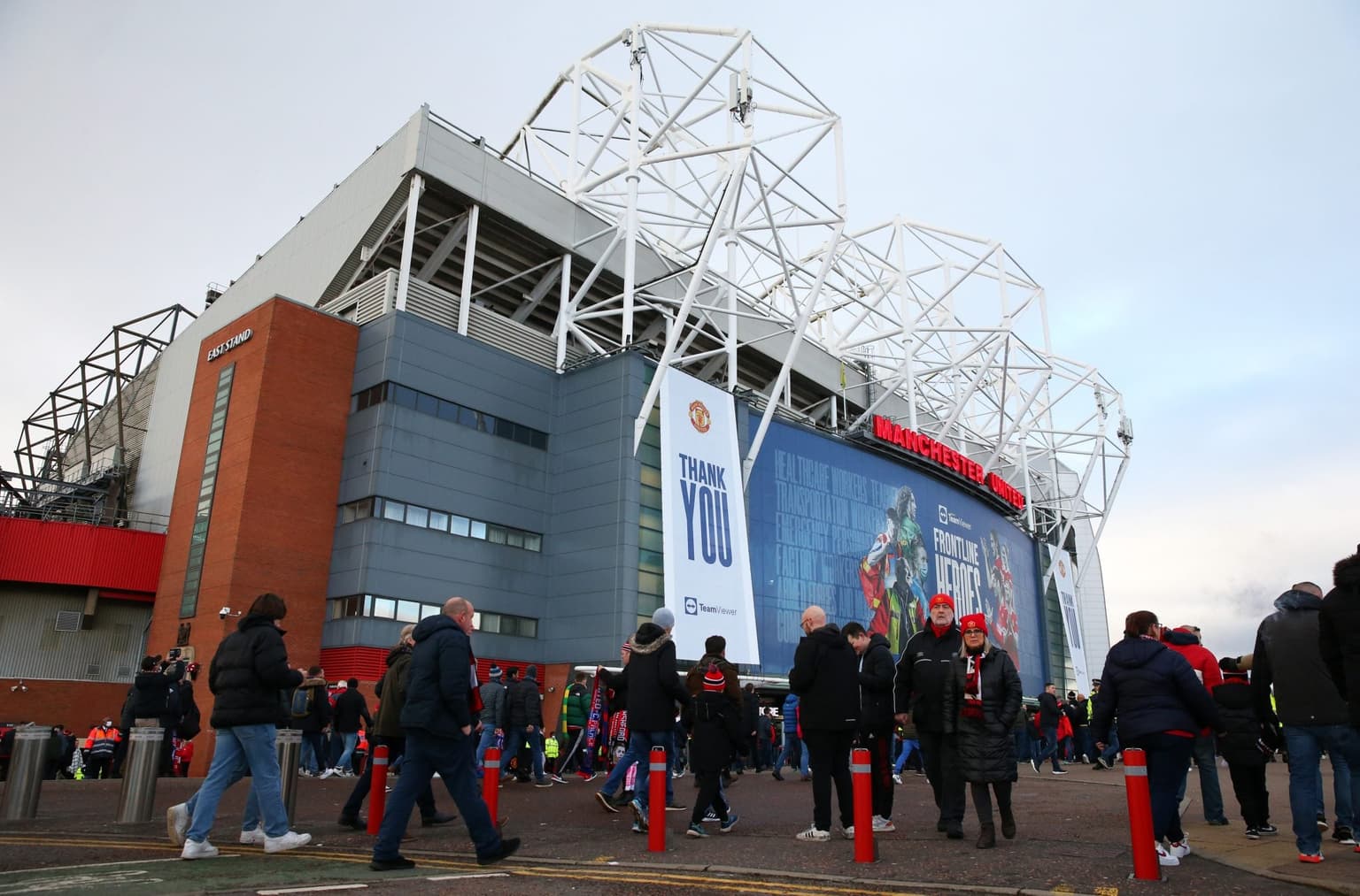 Man United warn fans following ‘height discrimination’ towards Wolves player