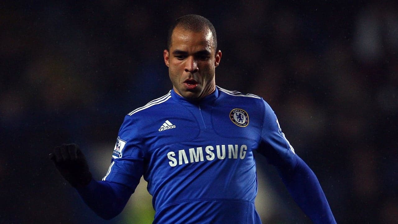 Former Chelsea defender Alex undergoes heart bypass surgery