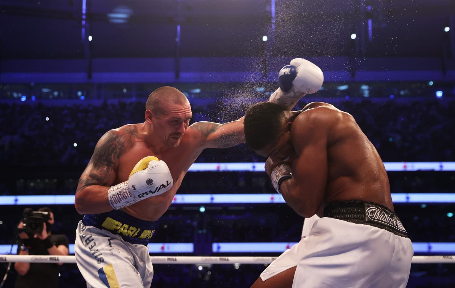 Anthony Joshua says he will be a “boxing legend” if he wins Usyk rematch