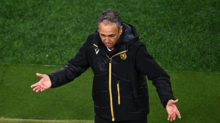 ‘When it happens twice, you have to think about it’ – Armenia manager furious over penalty call in Ireland defeat ‘When it happens twice, you have to think about it’ – Armenia manager furious over penalty call in Ireland defeat