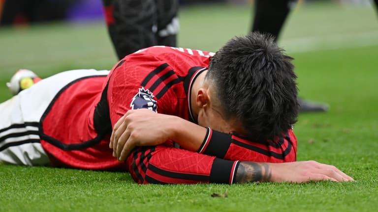 Manchester United hit with double injury blow for season run-in Manchester United hit with double injury blow for season run-in