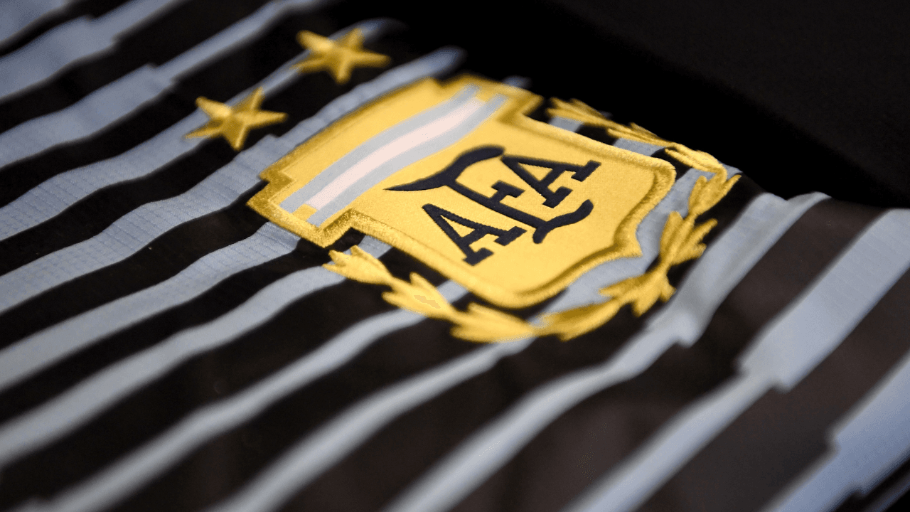 Argentinian footballer, 18, passes away during knee surgery