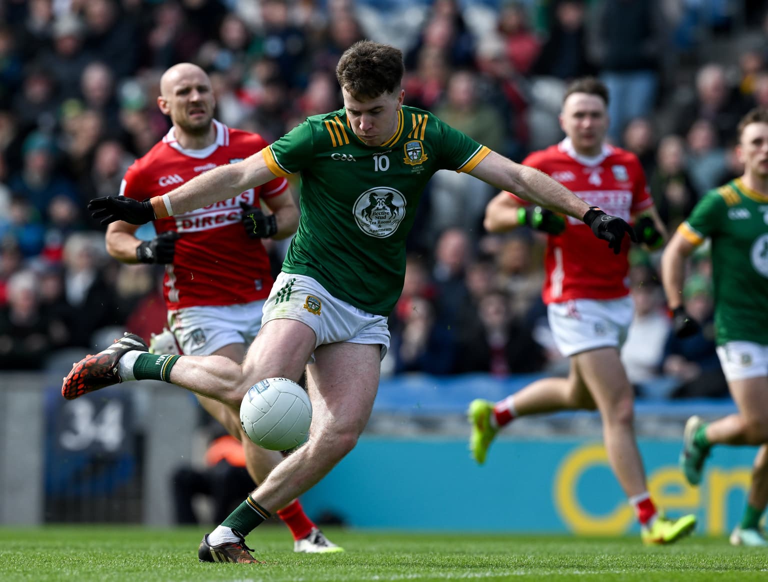 Fans complain GAA is turning into basketball as rule changes have negative affect