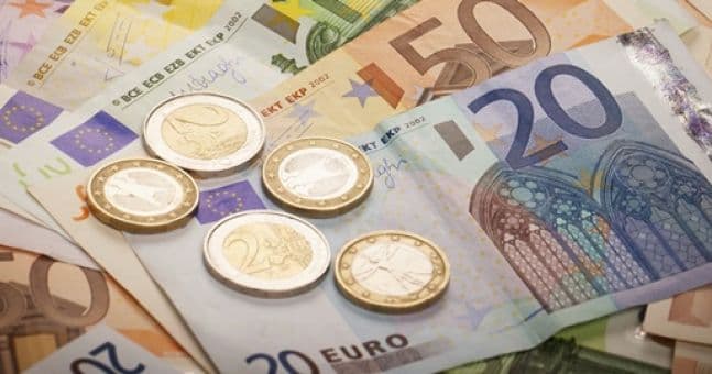 Pic: Fight fan banks €32,000 from fiver bet on crazy UFC event