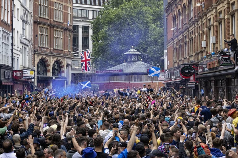 Scotland fans help with clean-up in Leicester Square as Tartan Army leaves London Scotland fans help with clean-up in Leicester Square as Tartan Army leaves London
