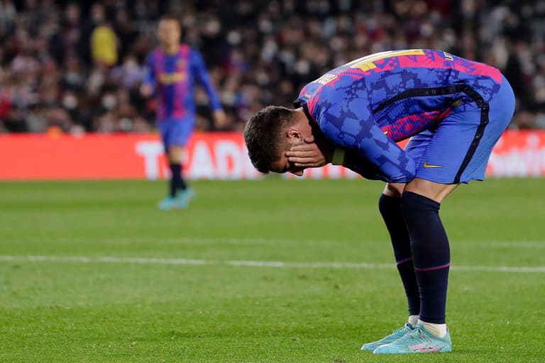 Ferran Torres visibly upset after missing late chance in Napoli draw Ferran Torres visibly upset after missing late chance in Napoli draw