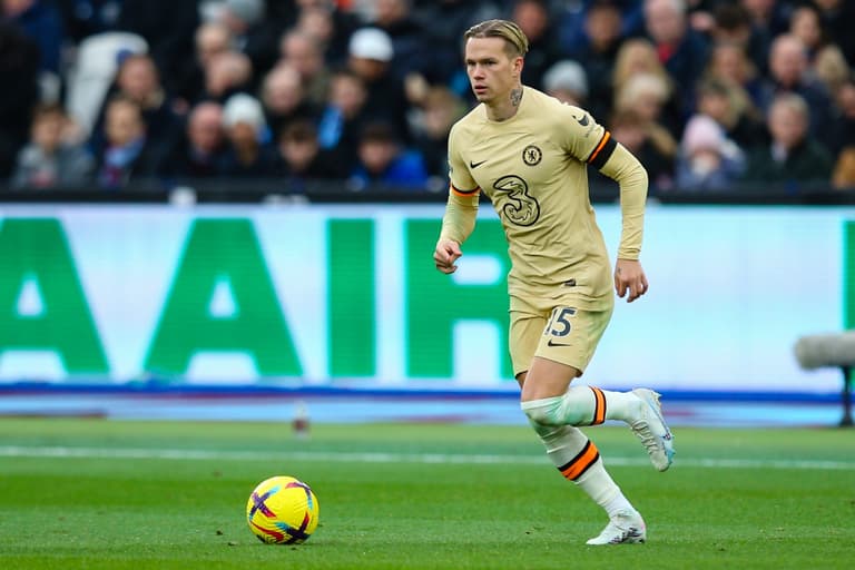 Mykhailo Mudryk likes Instagram post criticising Chelsea teammate