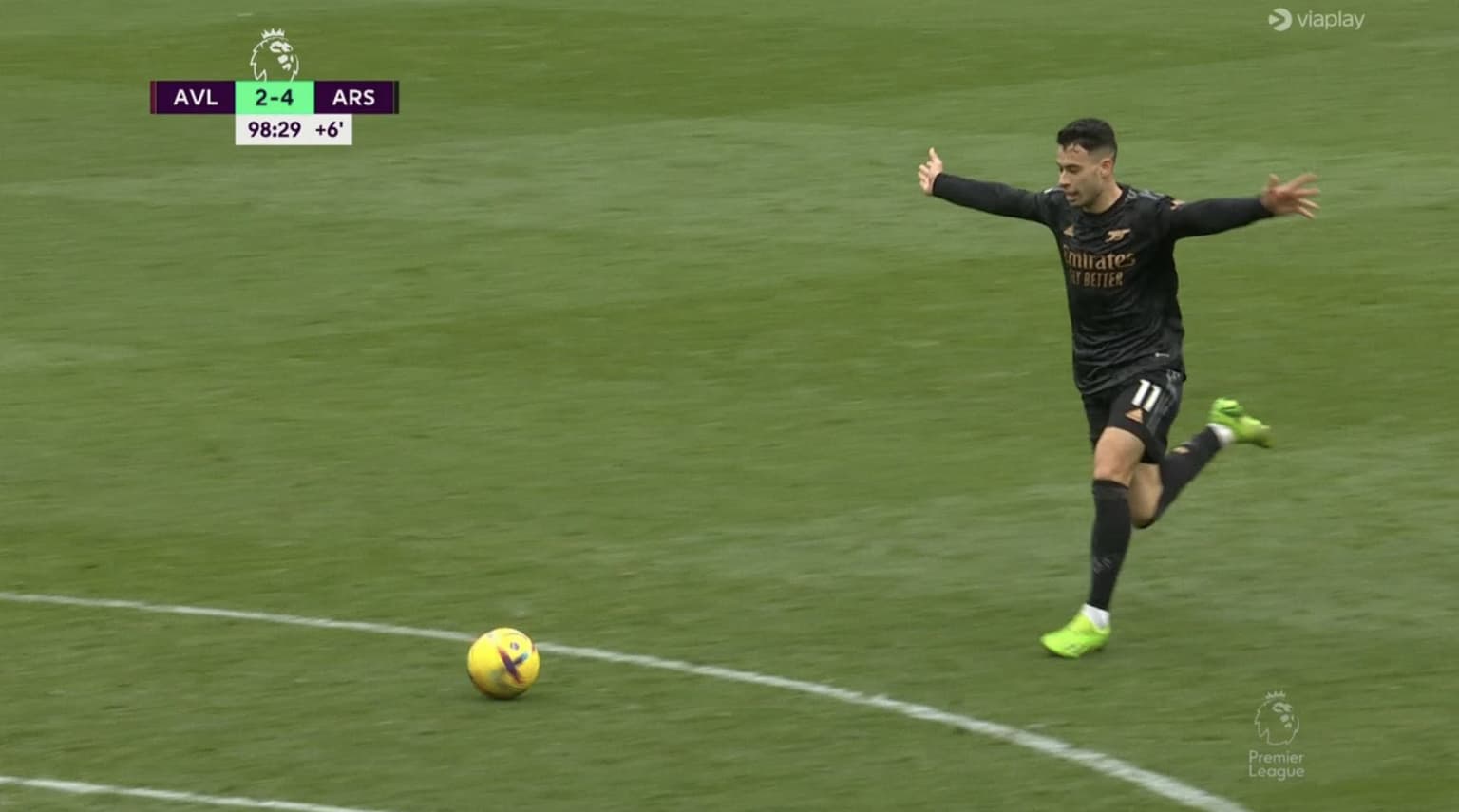 Gabriel Martinelli celebrates goal before he even scores it to seal Arsenal win