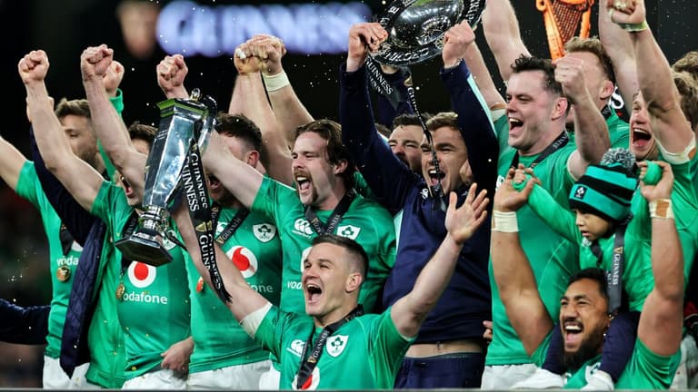 England team’s post-match gesture to victorious Ireland a lesson to us all England team’s post-match gesture to victorious Ireland a lesson to us all