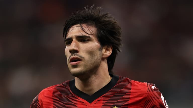 Sandro Tonali ‘broke down in tears’ when told about Newcastle move Sandro Tonali ‘broke down in tears’ when told about Newcastle move
