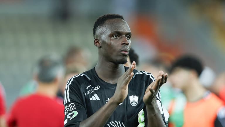 Former Chelsea keeper Edouard Mendy concedes howler on Al Ahli debut Former Chelsea keeper Edouard Mendy concedes howler on Al Ahli debut