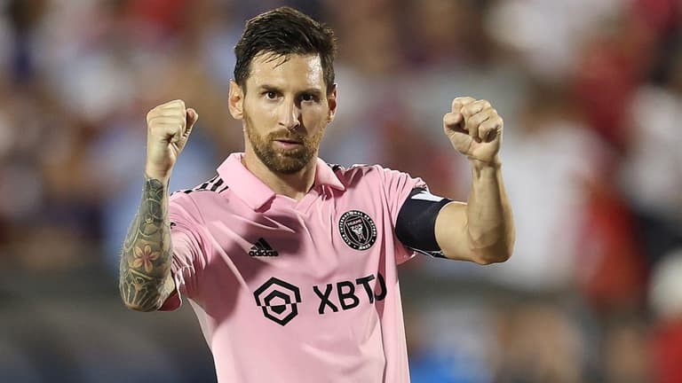 Fan footage of David Beckham reaction to incredible Lionel Messi free kick goes viral Fan footage of David Beckham reaction to incredible Lionel Messi free kick goes viral