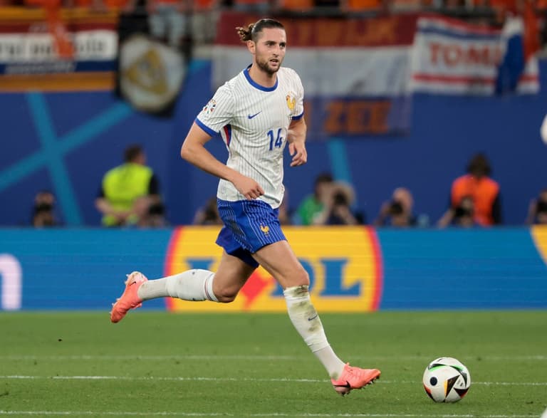United and Liverpool to battle it out in race to sign French star United and Liverpool to battle it out in race to sign French star