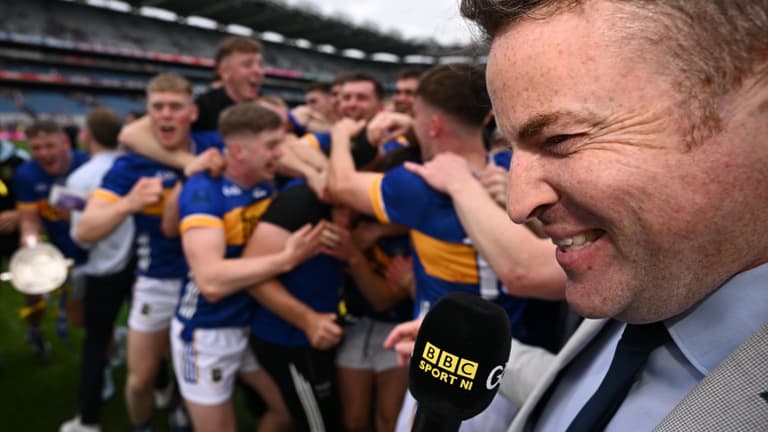 Brits react hilariously to watching hurling for first time as BBC coverage thrills fans Brits react hilariously to watching hurling for first time as BBC coverage thrills fans