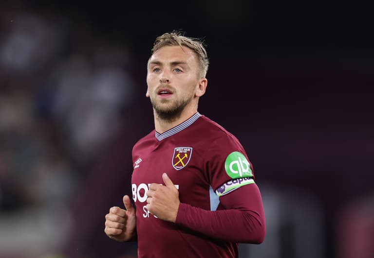 After losing 5-1 to Chelsea last night, Hammers fans are suggesting their own player should leave! After losing 5-1 to Chelsea last night, Hammers fans are suggesting their own player should leave!