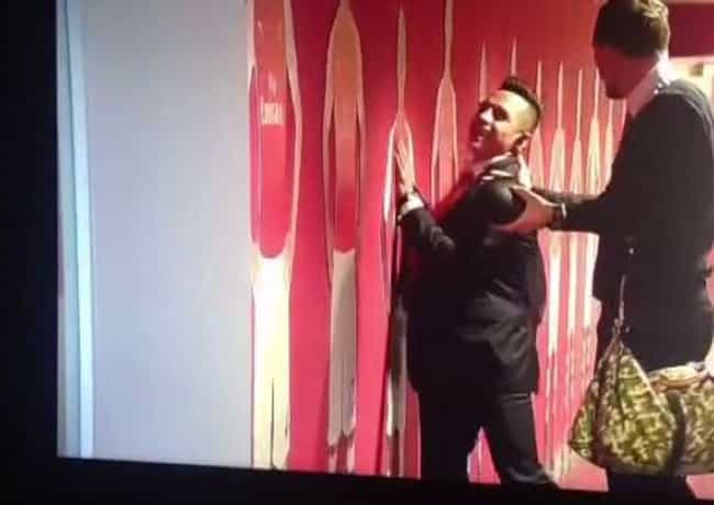 Vine: The lengths Alexis Sanchez would go to be taller is astounding Vine: The lengths Alexis Sanchez would go to be taller is astounding