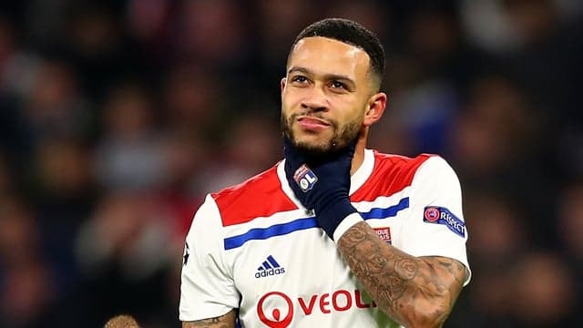 Memphis Depay shuts down Saint-Etienne fans for their cruel banner Memphis Depay shuts down Saint-Etienne fans for their cruel banner