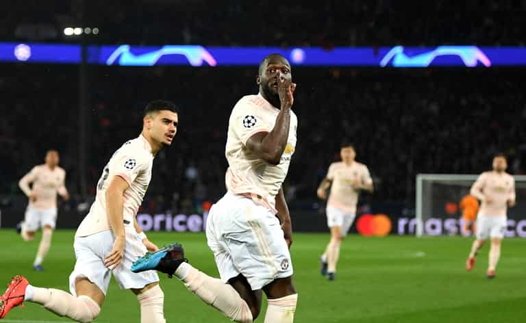 Romelu Lukaku turned toward Angel Di Maria immediately after Man United’s late goal Romelu Lukaku turned toward Angel Di Maria immediately after Man United’s late goal