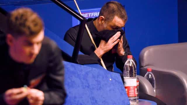 Ronnie O’Sullivan was “struggling to stay awake” during shock defeat to James Cahill Ronnie O’Sullivan was “struggling to stay awake” during shock defeat to James Cahill