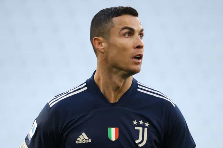 Cristiano Ronaldo facing laughable fine having broken Covid rules for Ski trip Cristiano Ronaldo facing laughable fine having broken Covid rules for Ski trip