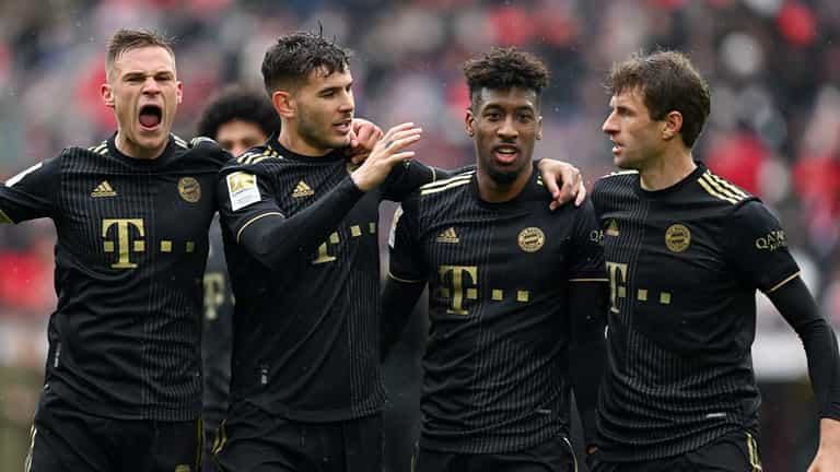 Bayern Munich accidentally field 12 players during Freiburg victory Bayern Munich accidentally field 12 players during Freiburg victory