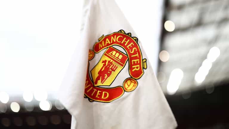 Manchester United players reportedly ‘pulled apart’ during training fight Manchester United players reportedly ‘pulled apart’ during training fight