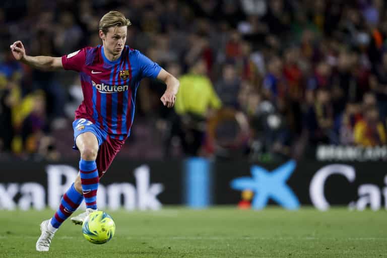Frenkie de Jong ‘determined to stay’ at Barcelona, despite Man United agreement Frenkie de Jong ‘determined to stay’ at Barcelona, despite Man United agreement