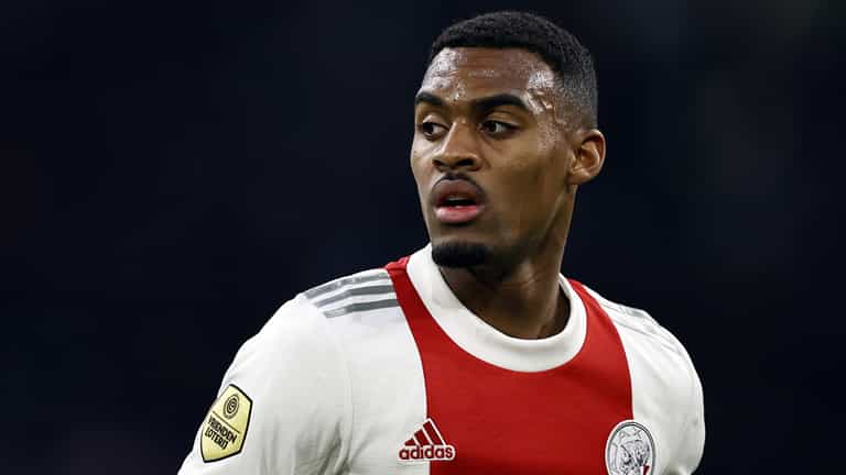 Dutch midfielder Ryan Gravenberch on why he rejected late Manchester United approach Dutch midfielder Ryan Gravenberch on why he rejected late Manchester United approach