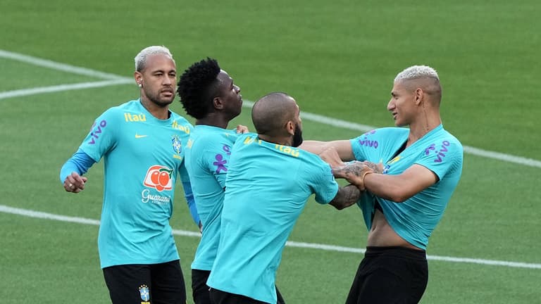 Footage emerges of Richarlison and Vinicius ‘fight’ in Brazil training Footage emerges of Richarlison and Vinicius ‘fight’ in Brazil training